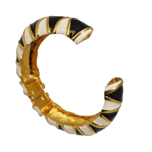 KENNETH JAY LANE, WHITE & BLACK TWO TONE ENAMEL BANGLES - Picture 4 of 10